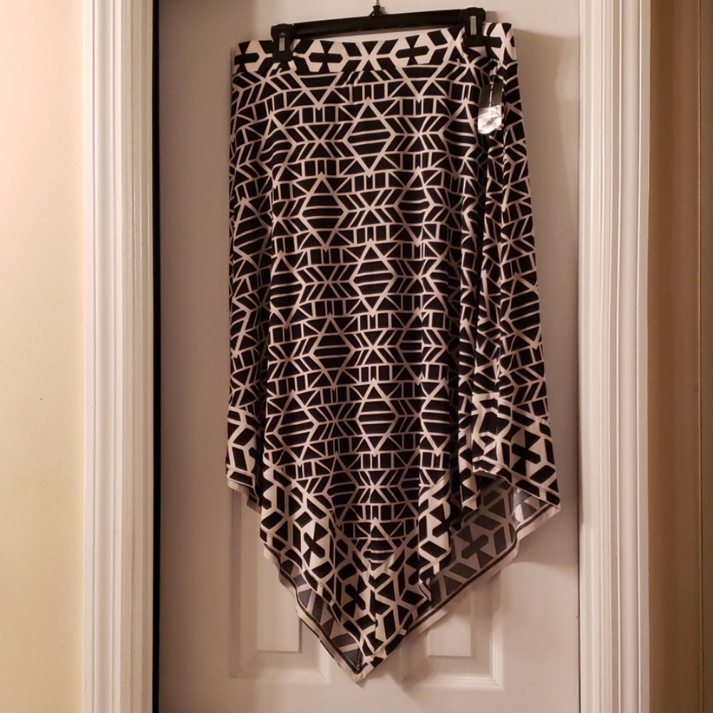 NWT - SKIRT